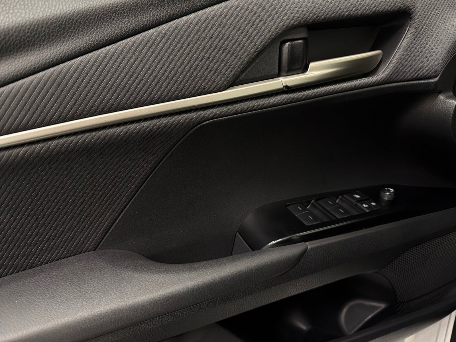 Used 2025 Toyota Camry SE image 33