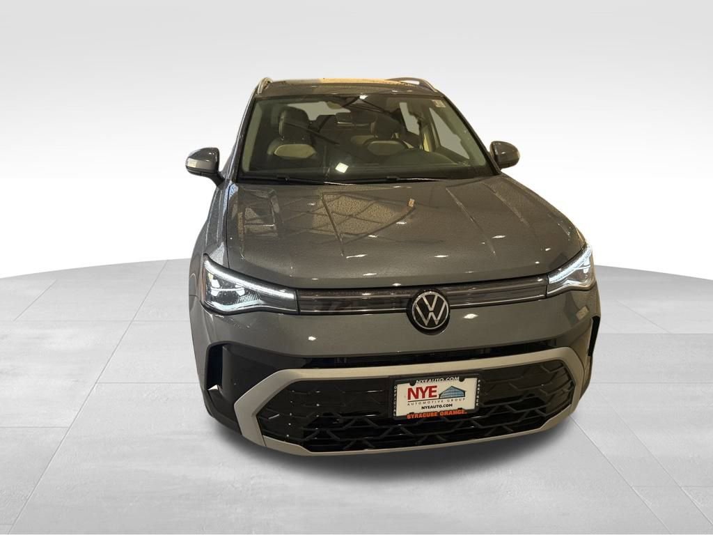 New 2025 Volkswagen Taos SEL image 8