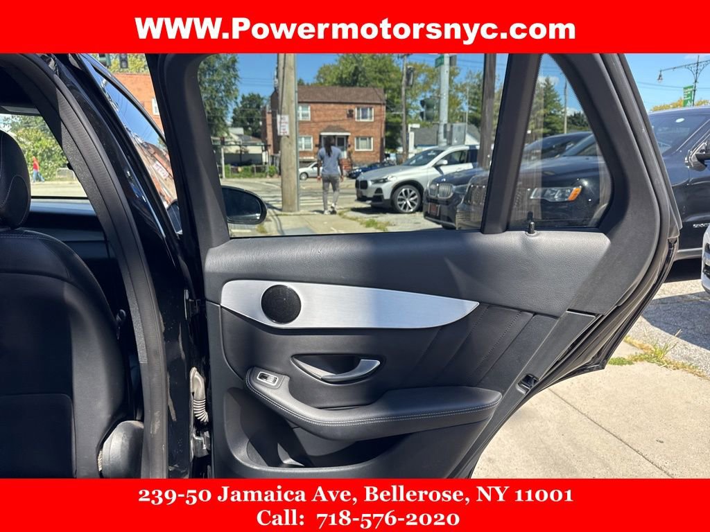 Used 2022 Mercedes-Benz GLC 300 4MATIC w/ AMG Line image 16