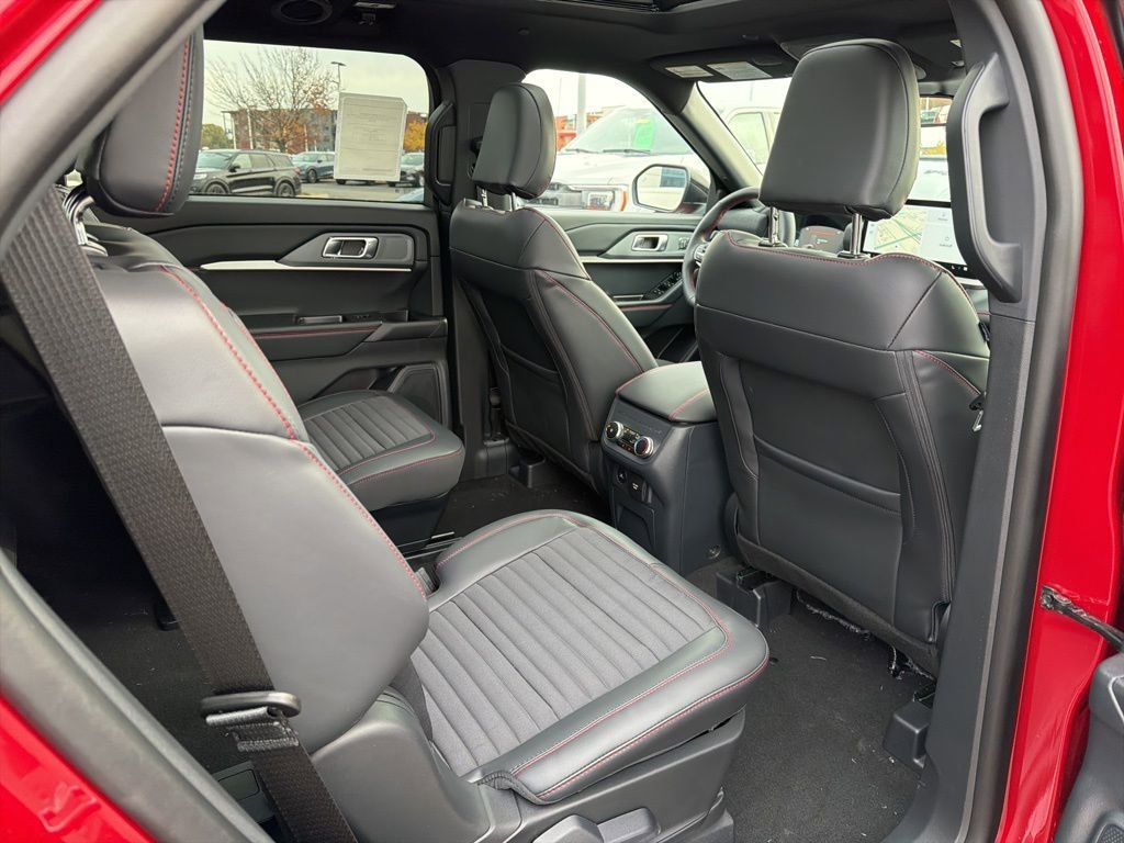 New 2026 Ford Explorer ST-Line w/ ST-Line Street Pack image 23