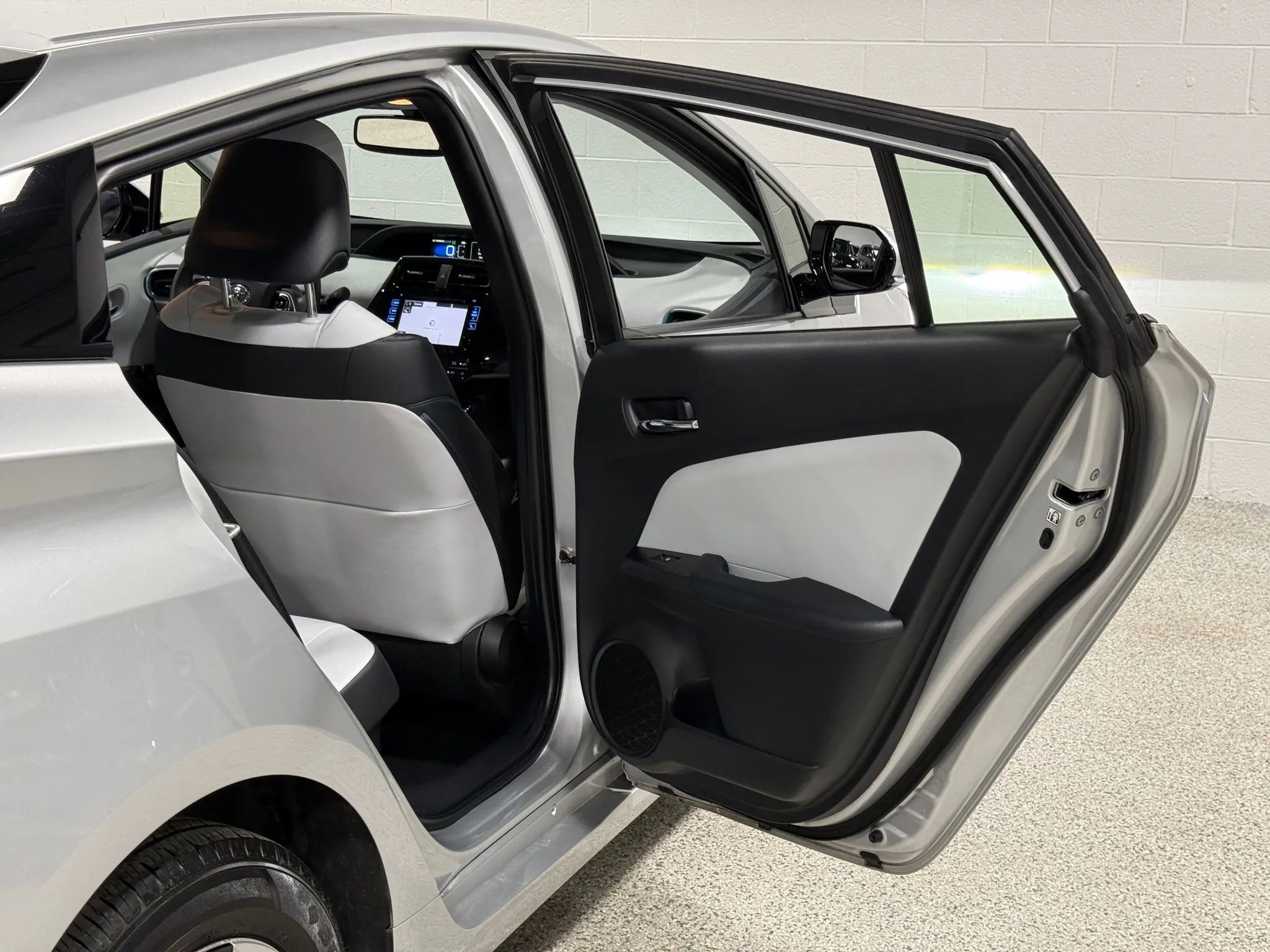 Used 2017 Toyota Prius Four w/ Premium Convenience Package image 49