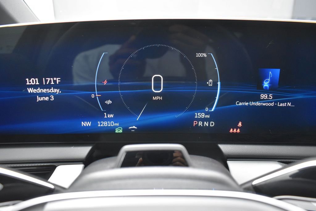 Used 2025 Cadillac Optiq Sport 2 w/ LPO, Floor Liner Package AWD/4WD image 17