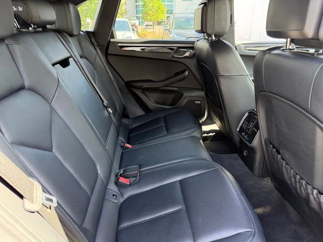 Used 2025 Porsche Macan AWD/4WD image 20
