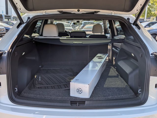 Used 2024 Volkswagen Atlas Cross Sport SEL Premium R-Line AWD/4WD image 6