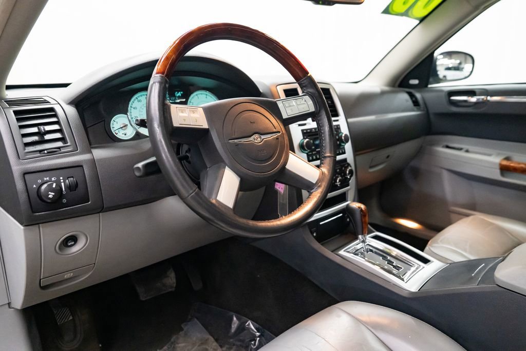 Used 2006 Chrysler 300 C w/ Protection Group II image 23