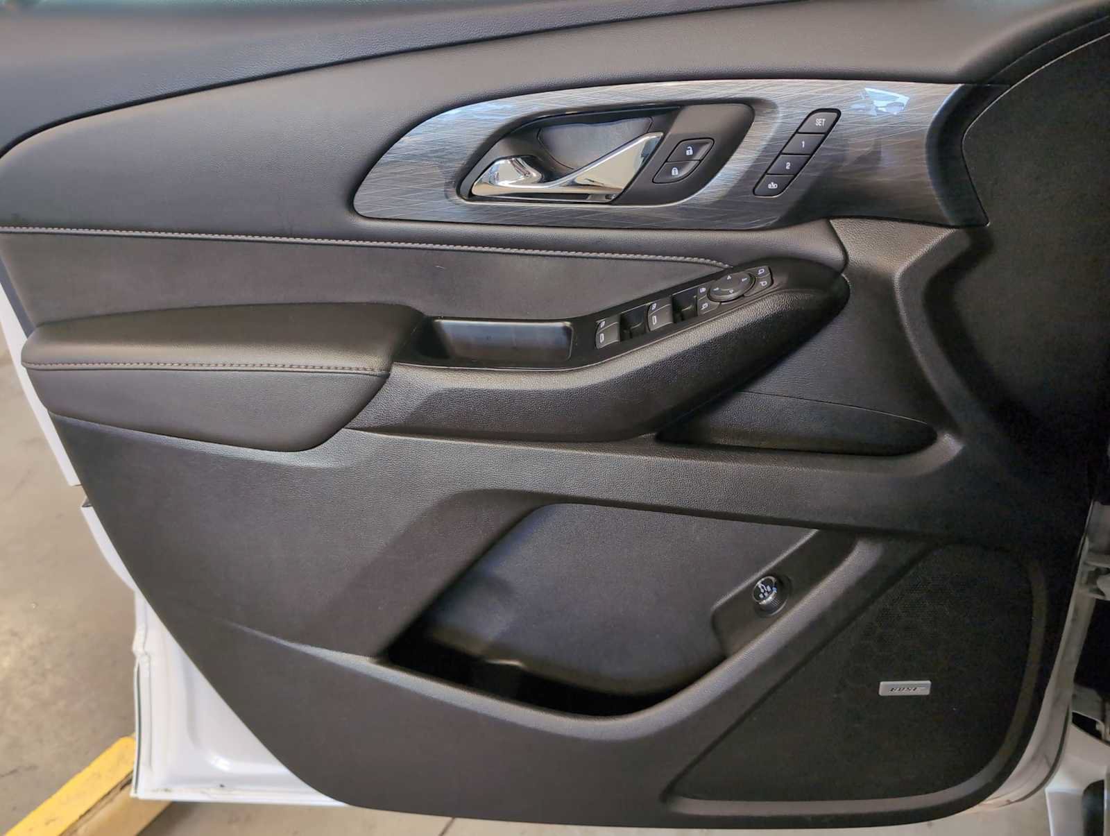 Used 2023 Chevrolet Traverse High Country FWD image 23