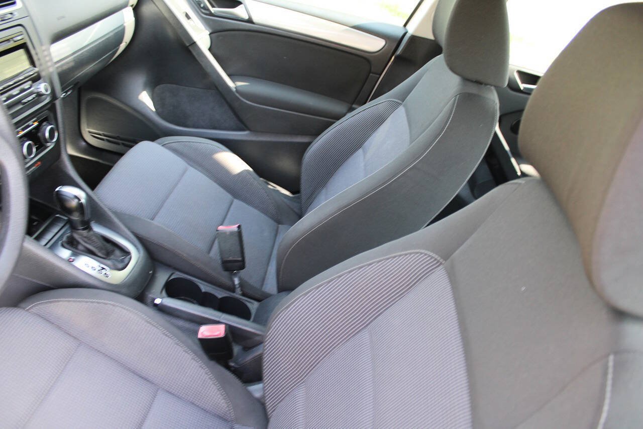 Used 2011 Volkswagen Golf 4-Door FWD image 17