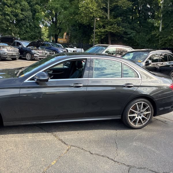 Used 2023 Mercedes-Benz E 450 4MATIC Sedan image 4