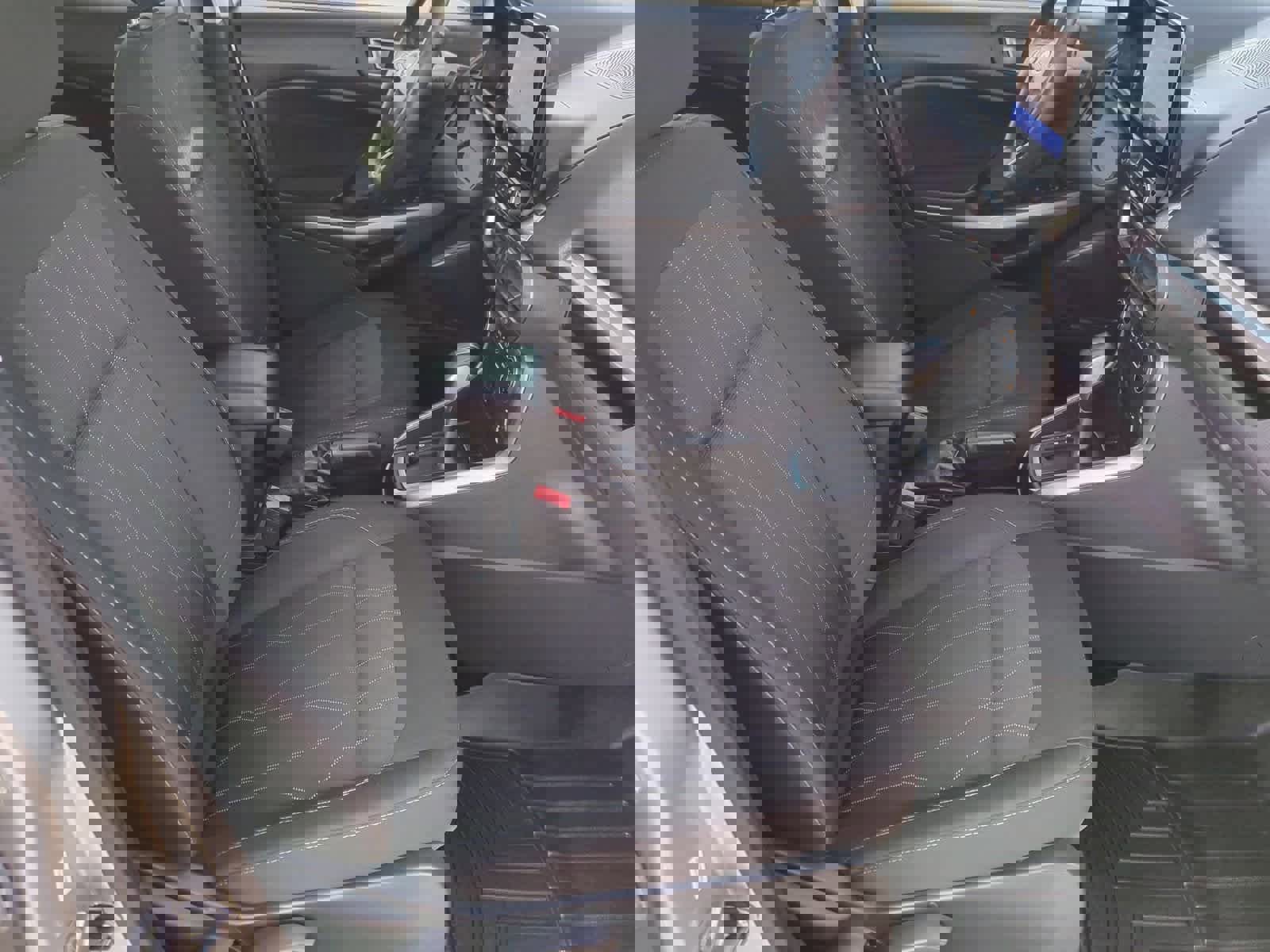 Used 2020 Ford EcoSport SE w/ SE Convenience Package image 23