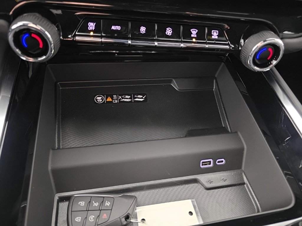 New 2025 Chevrolet Suburban Premier w/ Sun And Tow Package image 22