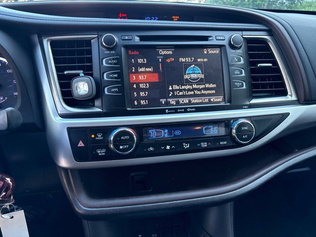 Used 2019 Toyota Highlander Plus FWD image 12