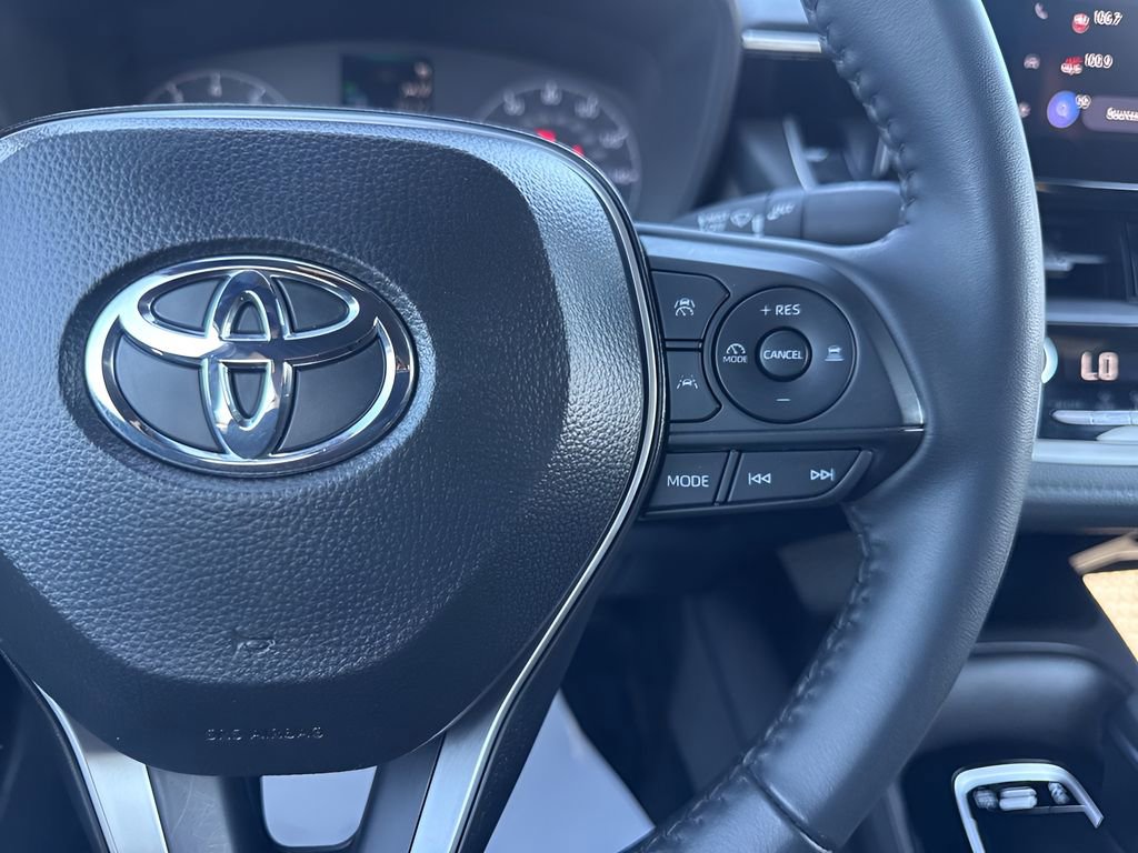 Used 2025 Toyota Corolla SE image 14