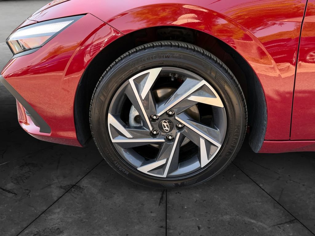 Used 2025 Hyundai Elantra Sport FWD image 14