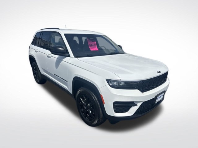 Used 2025 Jeep Grand Cherokee Altitude AWD/4WD image 9