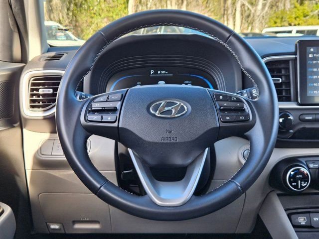 Used 2025 Hyundai Venue SEL image 22
