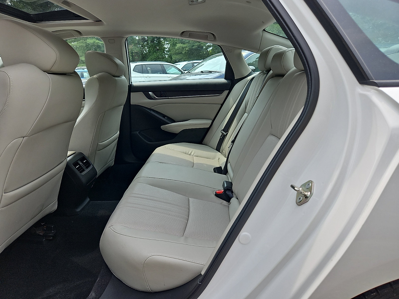 Used 2018 Honda Accord Touring image 12