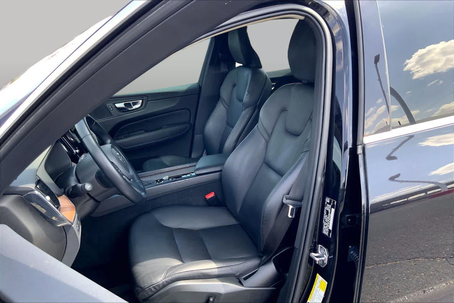 Used 2021 Volvo XC60 T5 Momentum w/ Protection Package Premier FWD image 8
