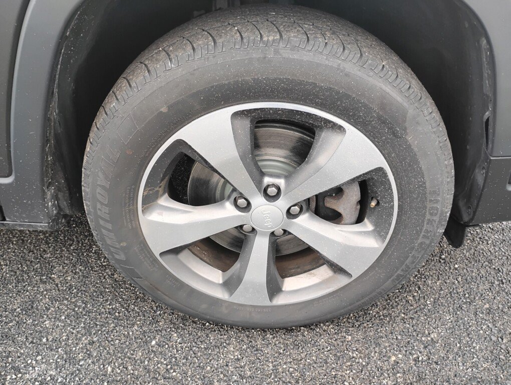 Used 2019 Jeep Cherokee Limited AWD/4WD image 27