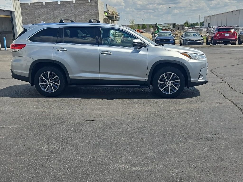 Used 2019 Toyota Highlander XLE AWD/4WD image 10