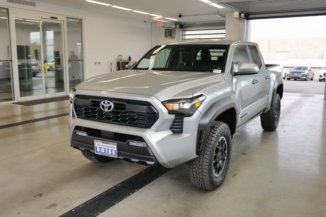 Used 2024 Toyota Tacoma TRD Off-Road image 3