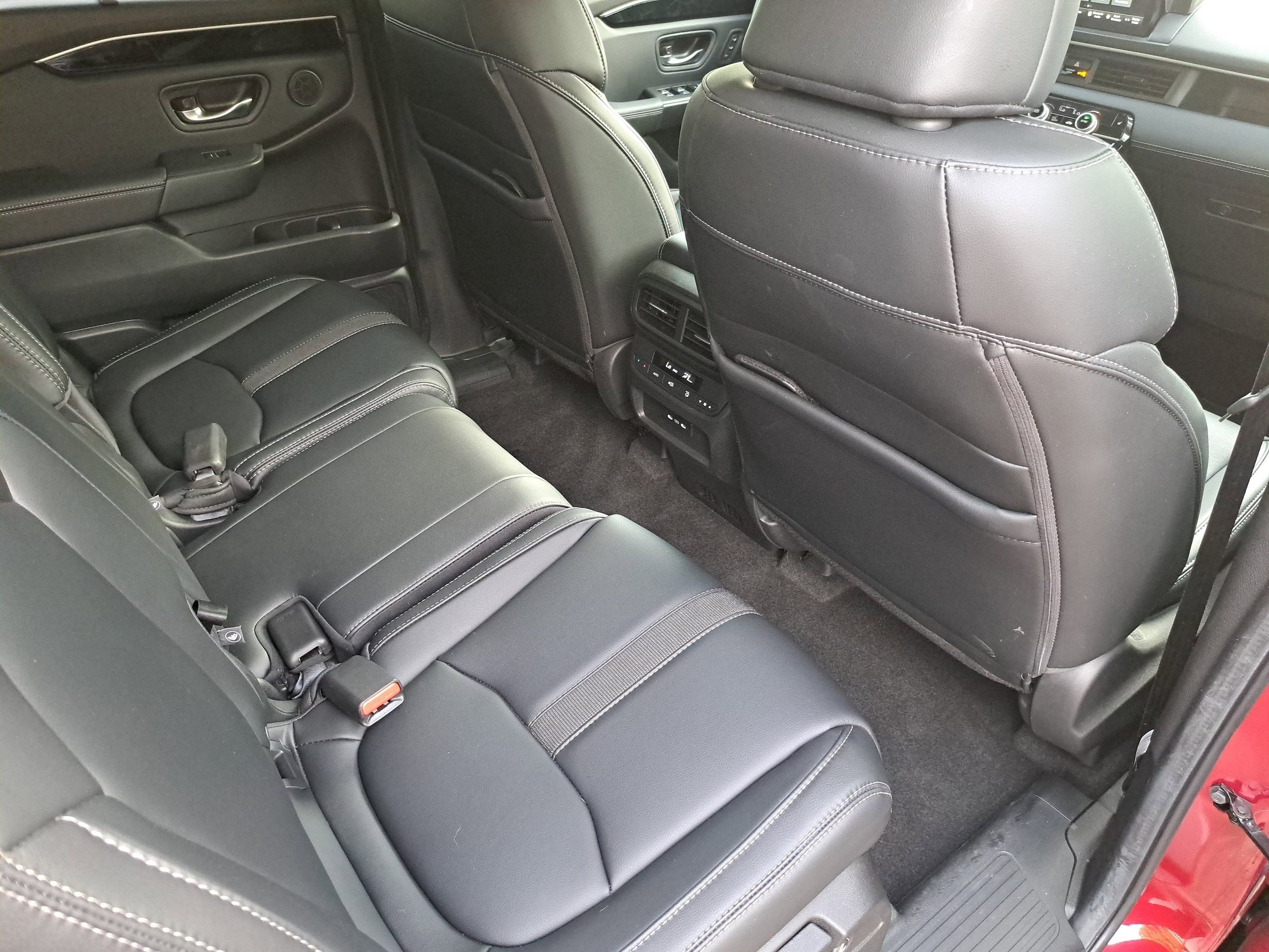 Used 2025 Honda Pilot Touring image 11