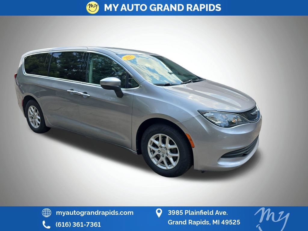 Used 2017 Chrysler Pacifica Touring FWD image 1