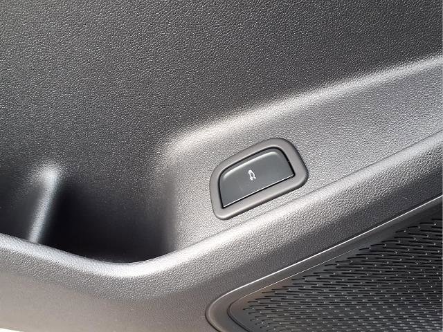 Used 2025 Chevrolet Traverse LT w/ LPO, Floor Liner Package FWD image 19