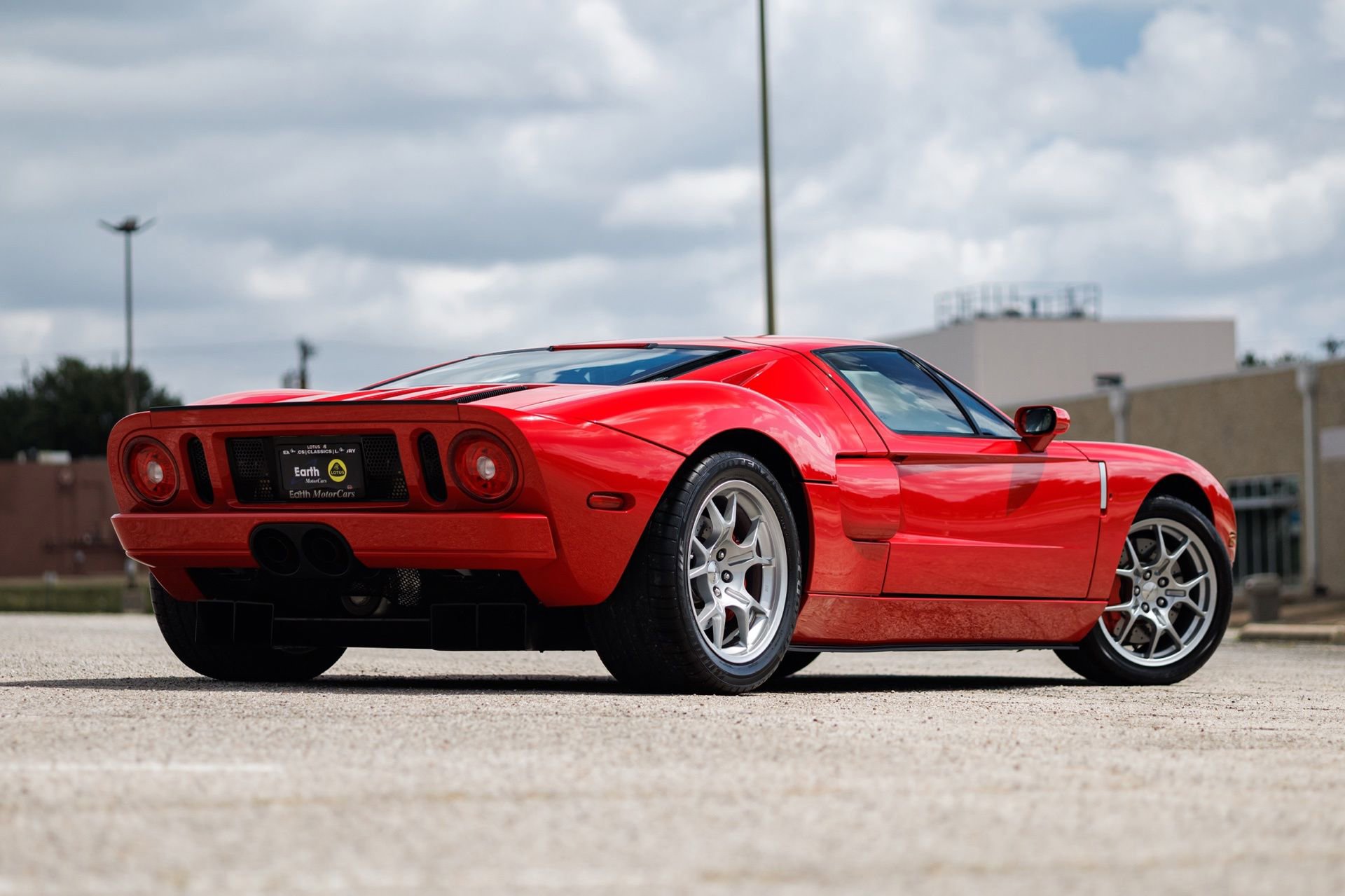 Used 2005 Ford GT RWD image 10