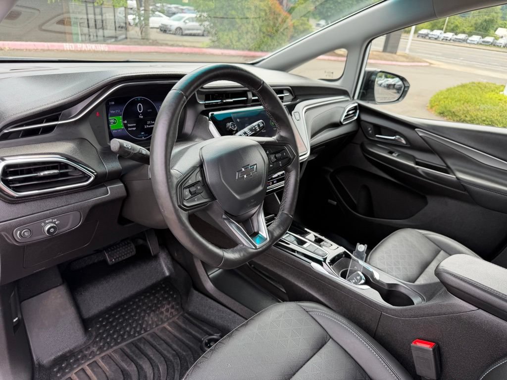 Used 2023 Chevrolet Bolt LT w/ Infotainment Package FWD image 17