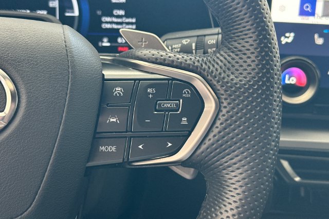 Used 2025 Lexus TX 500h AWD w/ Technology Package image 31