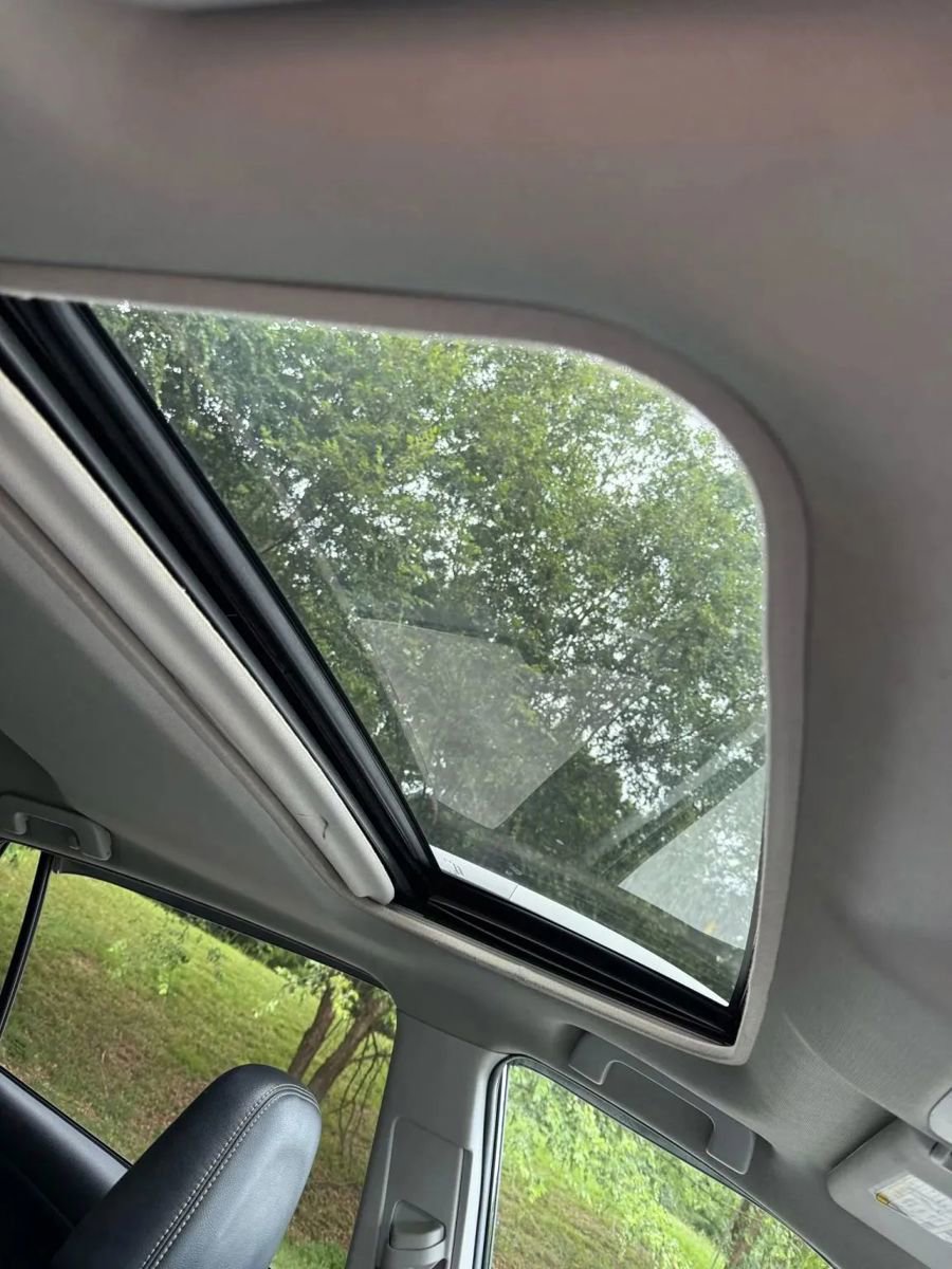 Used 2015 Toyota RAV4 Limited image 17