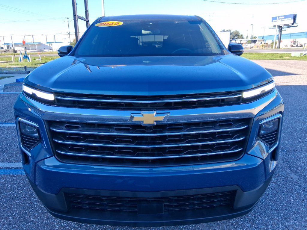 Used 2025 Chevrolet Traverse LT FWD image 8