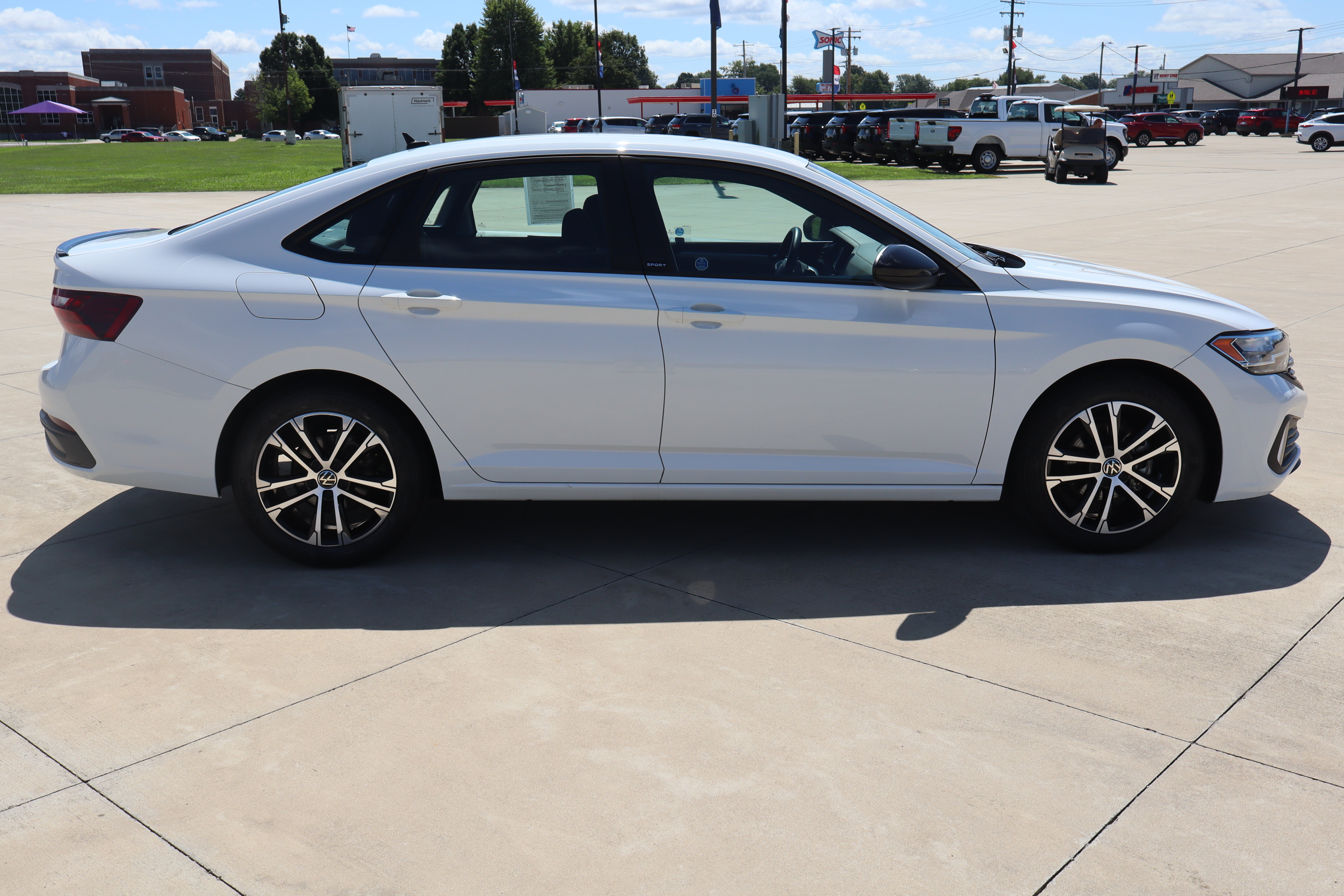 Used 2024 Volkswagen Jetta Sport FWD image 4