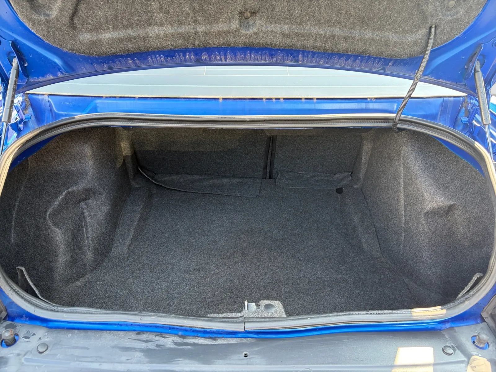 Used 2018 Dodge Challenger R/T RWD image 15