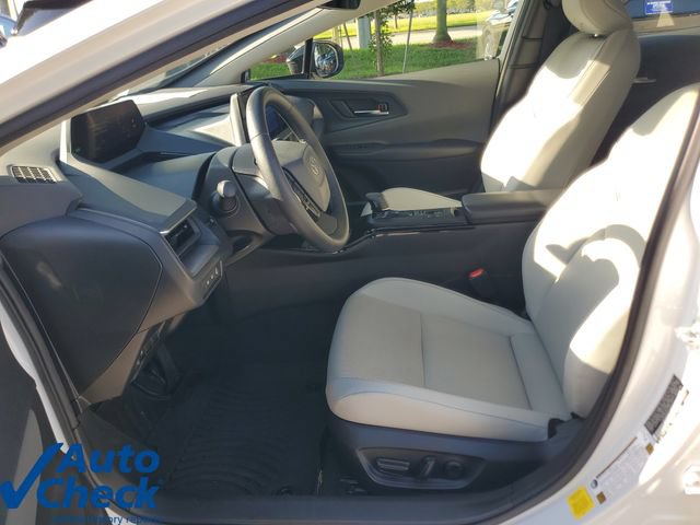 Used 2023 Toyota Prius XLE FWD image 17