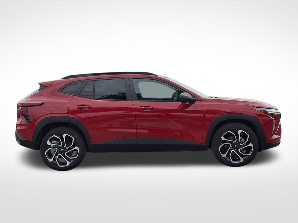 New 2026 Chevrolet Trax RS w/ Sunroof Package FWD image 3