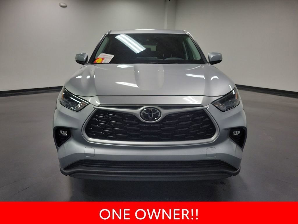 Used 2023 Toyota Highlander LE image 3