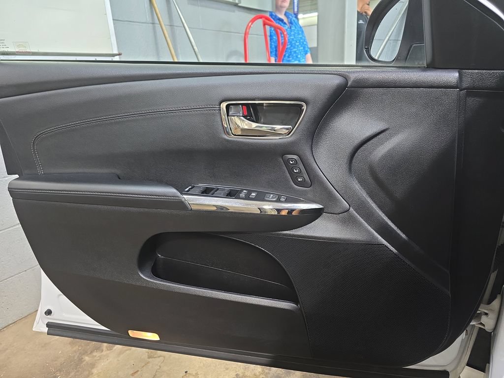 Used 2018 Toyota Avalon Touring w/ Carpet Mat Package FWD image 27