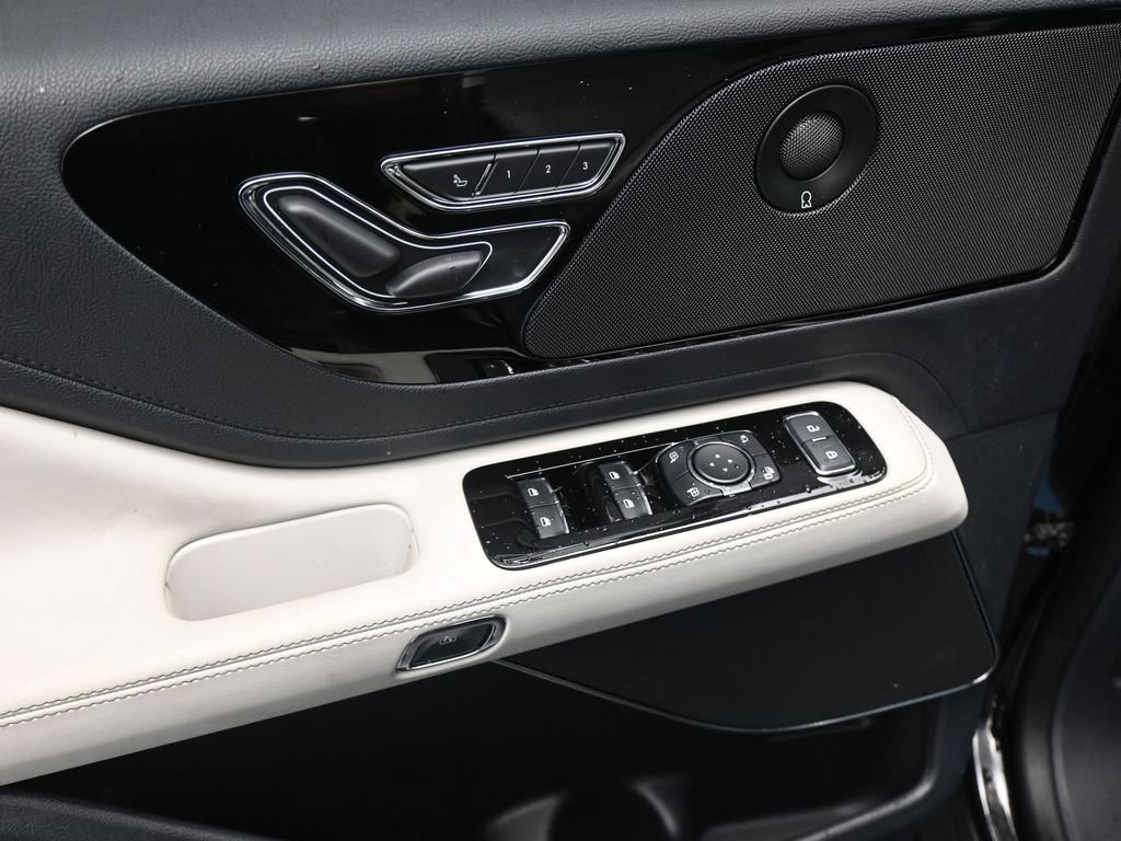 Used 2025 Lincoln Aviator 2WD w/ Equipment Group 101A image 9