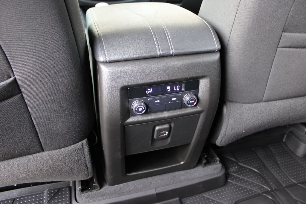 Used 2022 Chevrolet Traverse LT FWD image 41