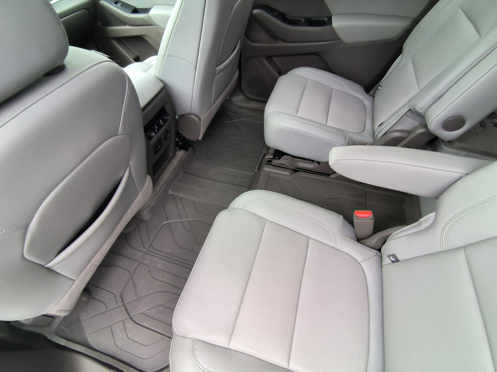 Used 2021 Chevrolet Traverse Premier FWD image 12