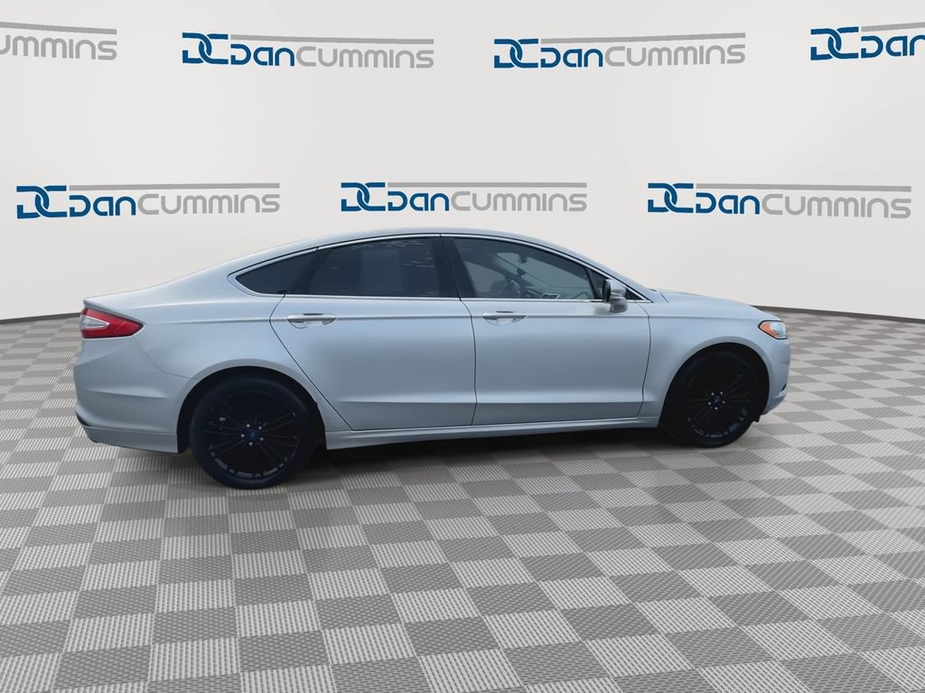 Used 2016 Ford Fusion SE w/ Equipment Group 202A FWD image 9