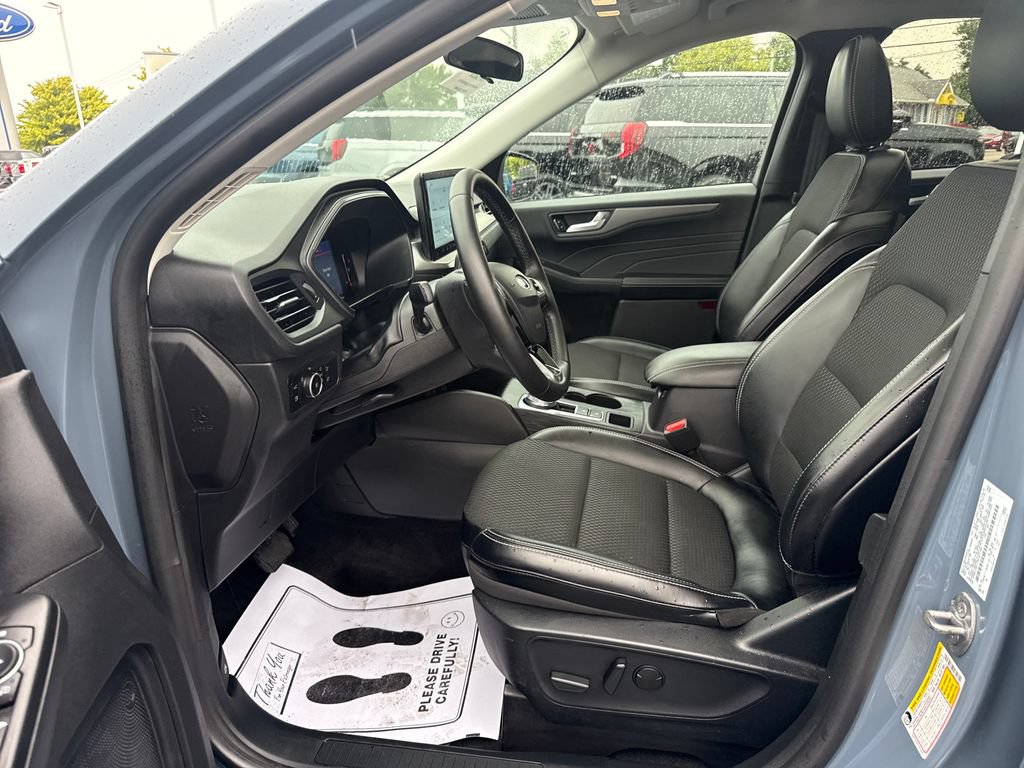 Used 2025 Ford Escape SE FWD image 21