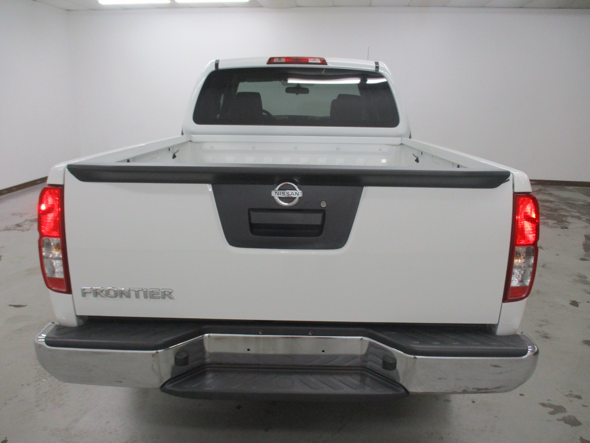 Used 2016 Nissan Frontier S RWD image 6