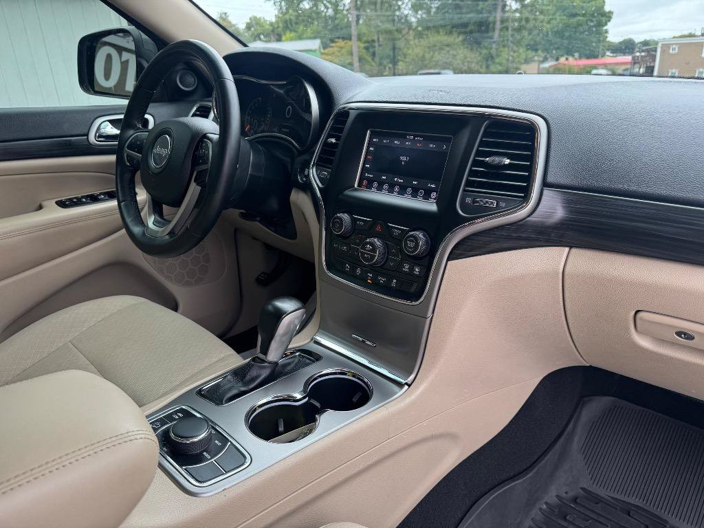Used 2019 Jeep Grand Cherokee Laredo AWD/4WD image 29