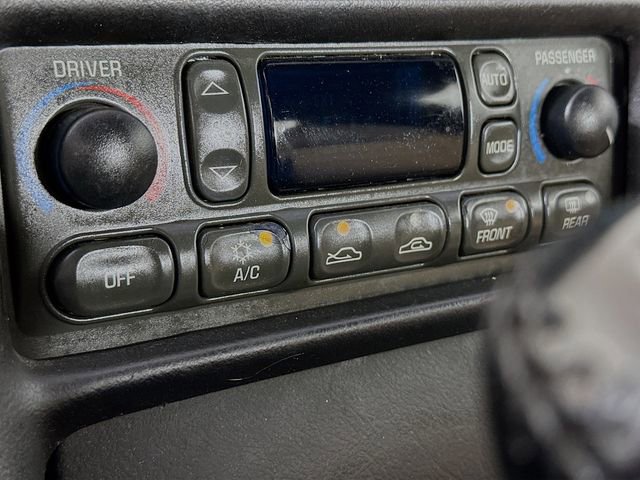 Used 2004 Chevrolet Corvette Convertible w/ Preferred Equipment Group image 15