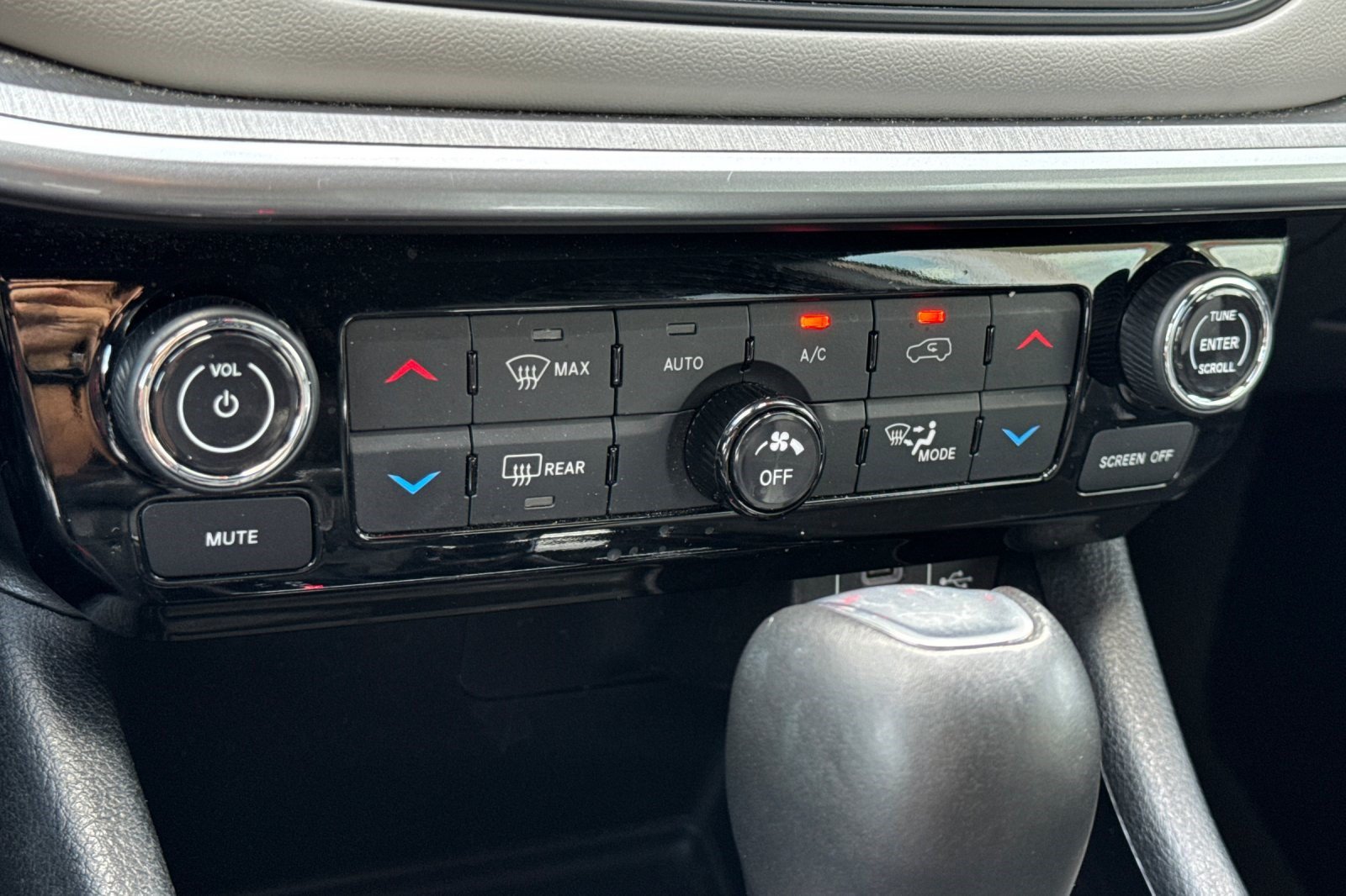 Used 2025 Jeep Compass Limited AWD/4WD image 19