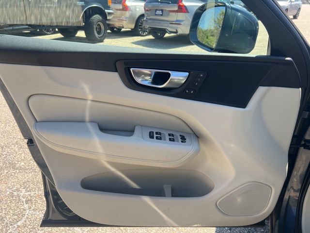 Used 2021 Volvo XC60 T5 Momentum w/ Advanced Package AWD/4WD image 25