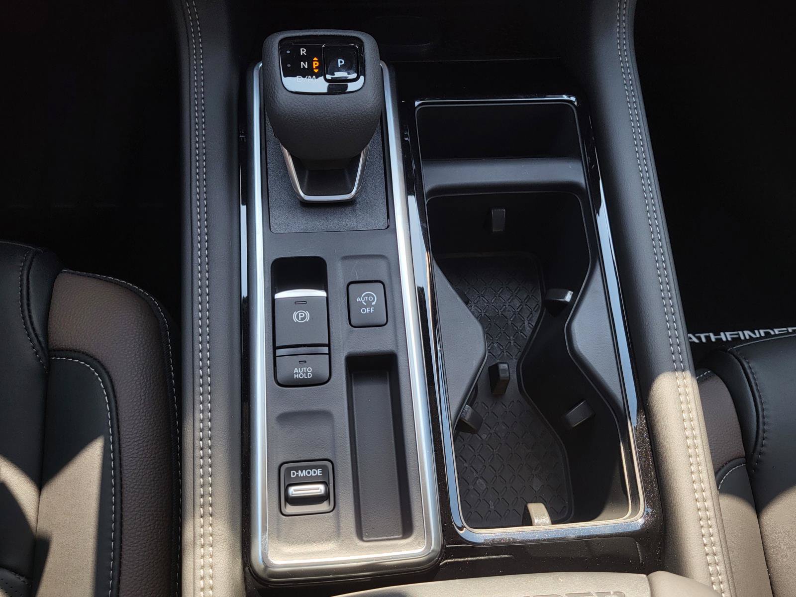 New 2026 Nissan Pathfinder Platinum w/ Accent Package FWD image 26