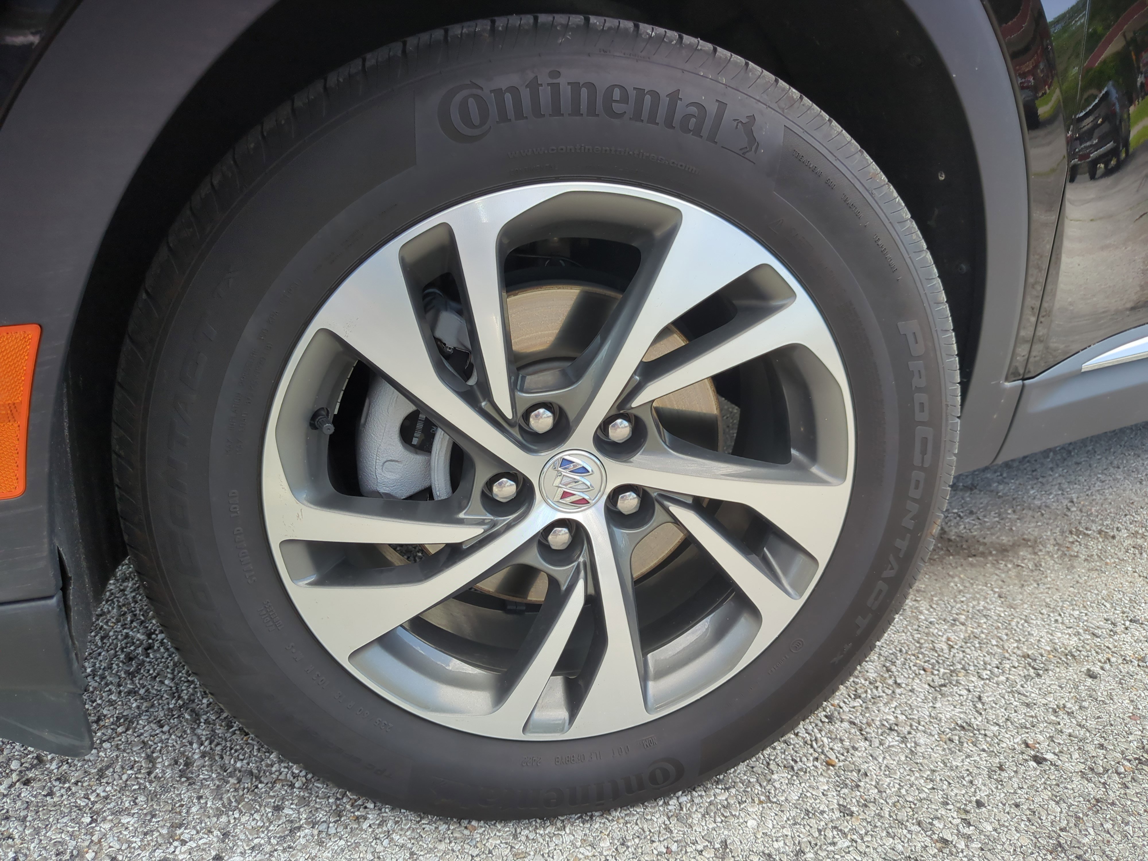 Used 2022 Buick Envision Essence w/ Safety Package image 3